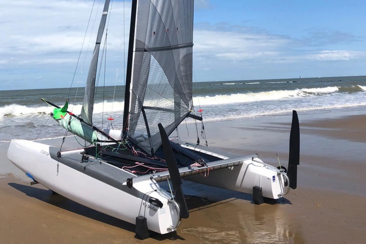 Aura Yachts - Exploder F18